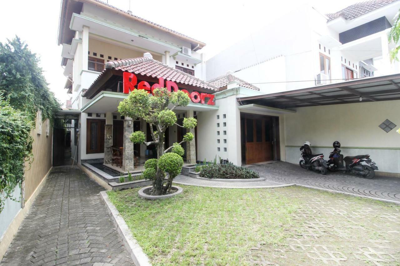 Reddoorz Plus @ Tegal Panggung Yogyakarta Exterior photo