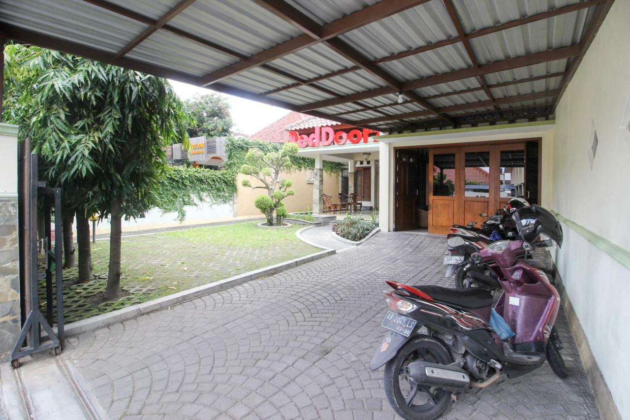 Reddoorz Plus @ Tegal Panggung Yogyakarta Exterior photo