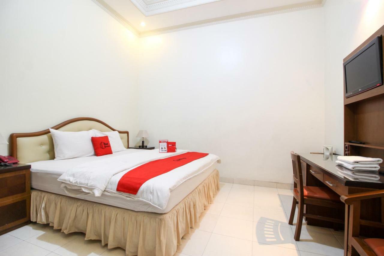 Reddoorz Plus @ Tegal Panggung Yogyakarta Exterior photo