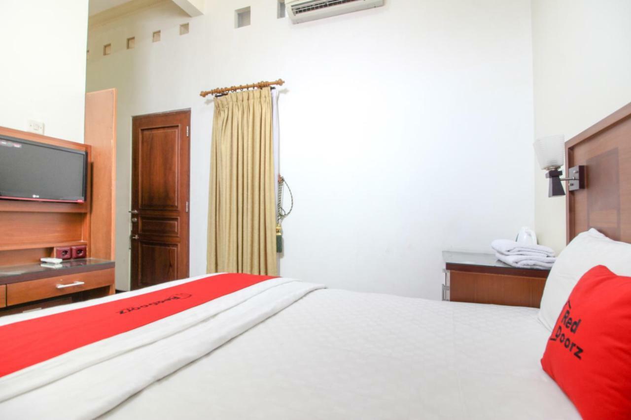 Reddoorz Plus @ Tegal Panggung Yogyakarta Exterior photo
