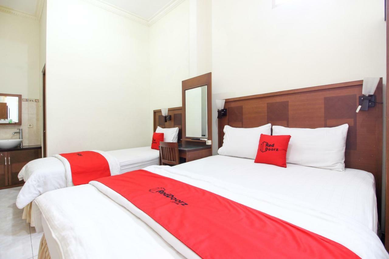 Reddoorz Plus @ Tegal Panggung Yogyakarta Exterior photo