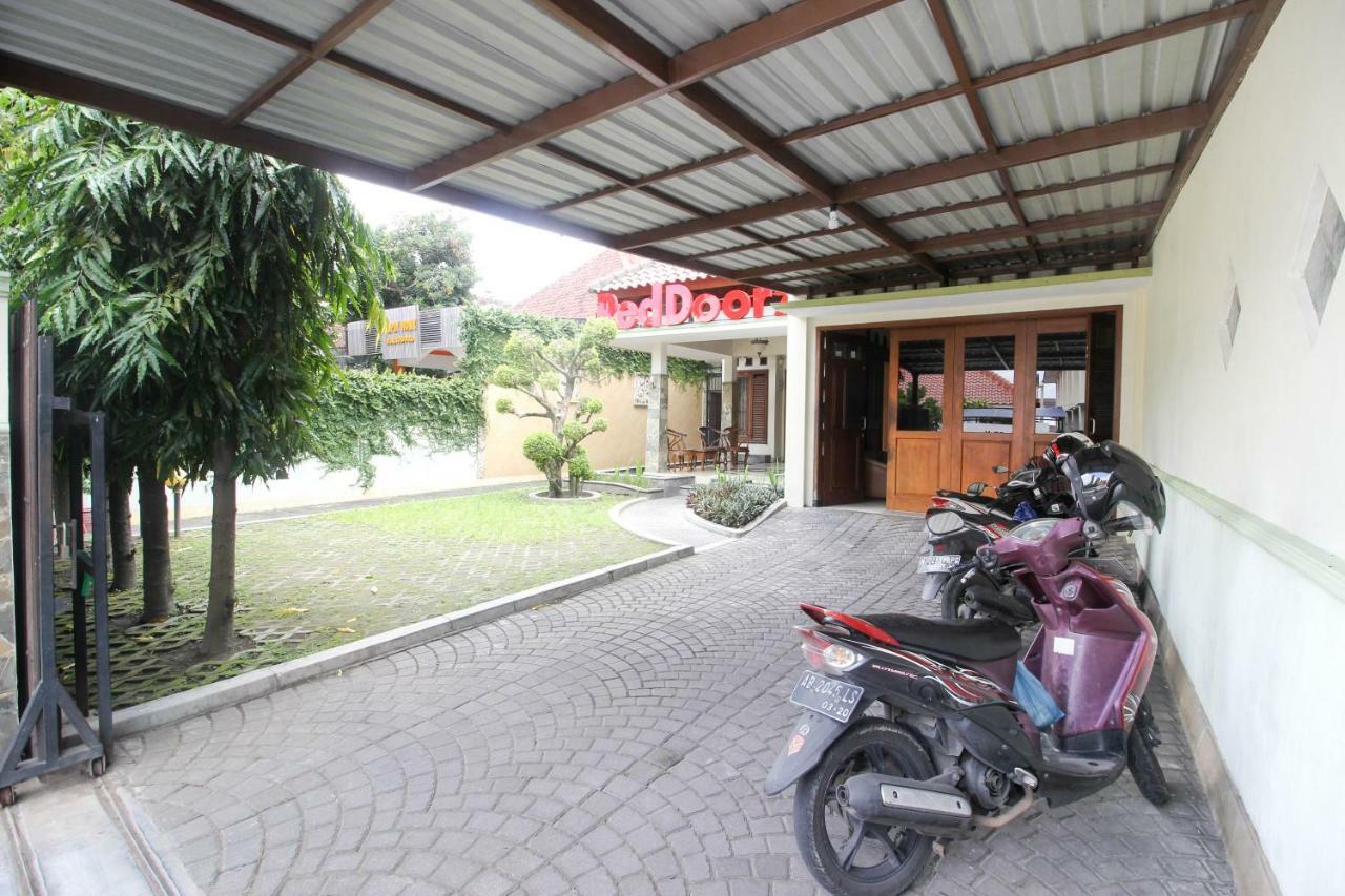 Reddoorz Plus @ Tegal Panggung Yogyakarta Exterior photo