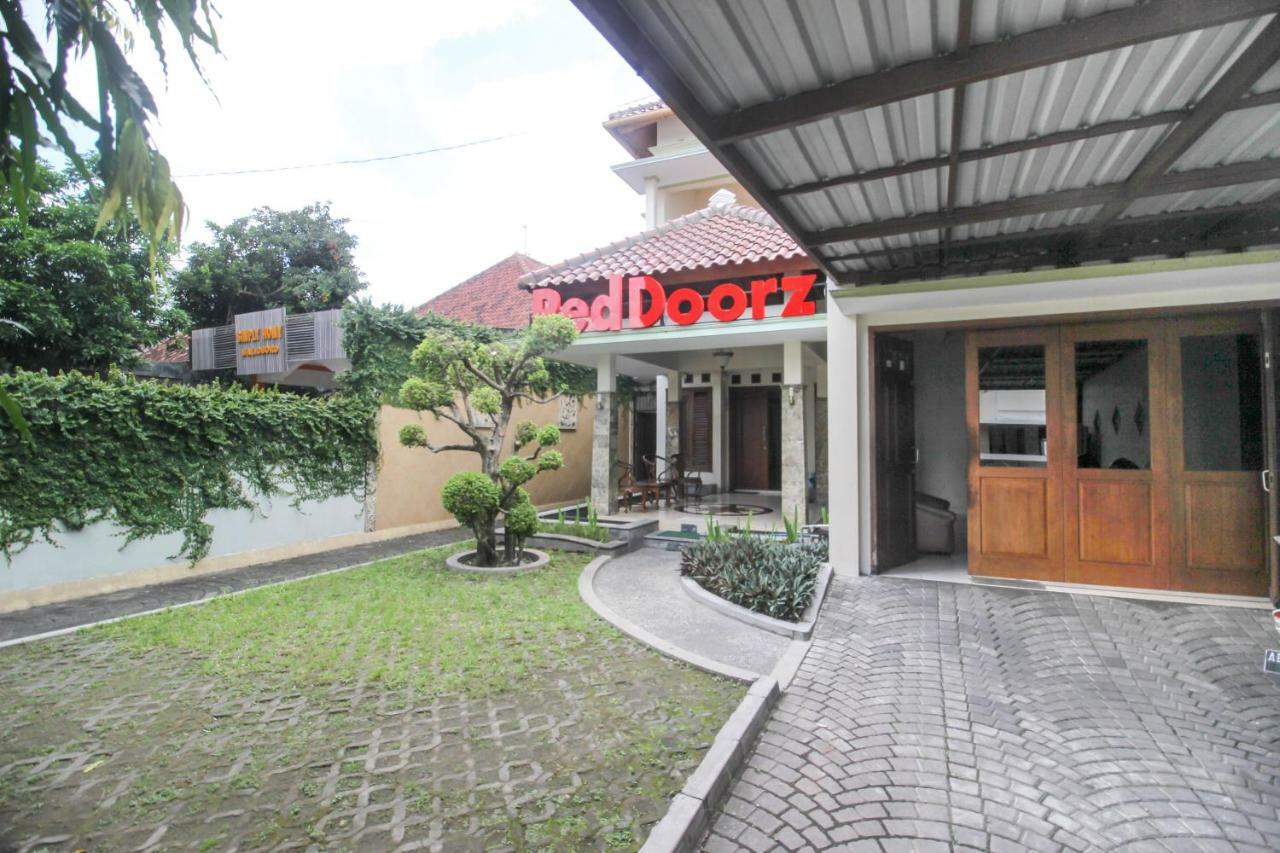 Reddoorz Plus @ Tegal Panggung Yogyakarta Exterior photo